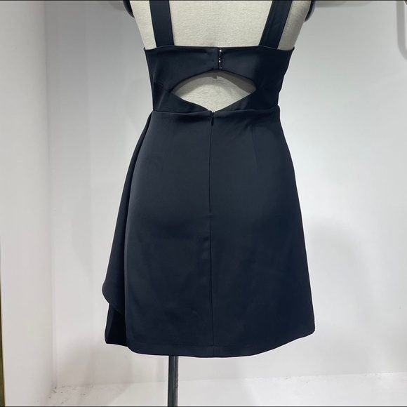 Criss cross front drape dress - Picture 2 of 3